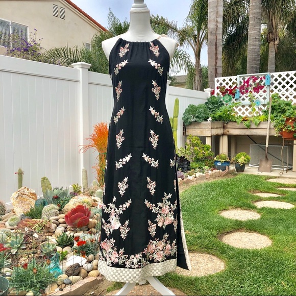 threads and motifs maxi dress